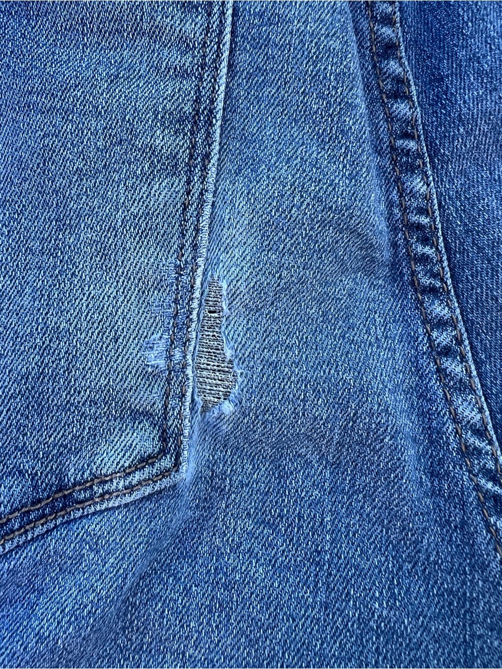 Judy Blue Relaxed Fit Blue Jeans (please note damage shown in 5th picture) - Picture 5 of 6